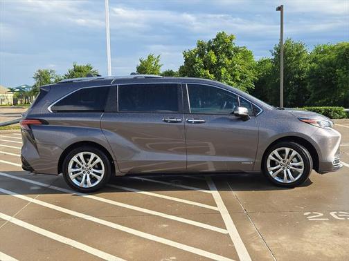 2021 Toyota Sienna Platinum 7 Passenger