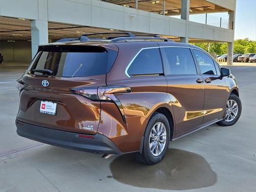 2023 Toyota Sienna LE