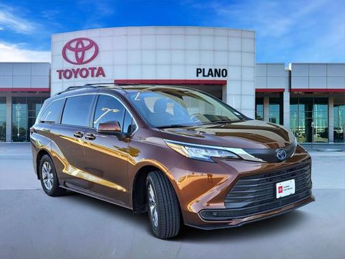 2023 Toyota Sienna LE