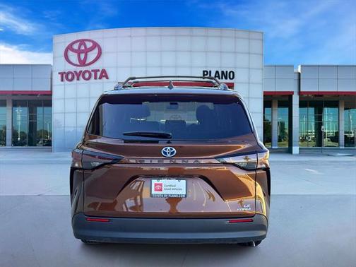 2023 Toyota Sienna LE