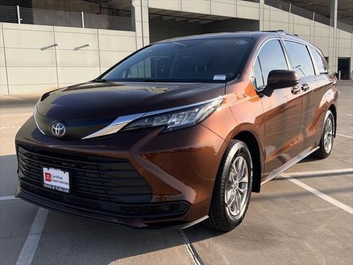2023 Toyota Sienna LE