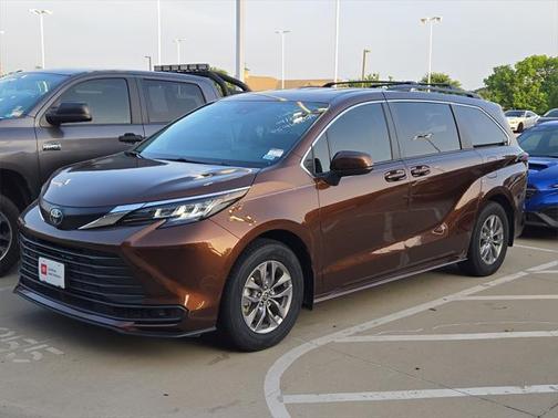 2023 Toyota Sienna LE
