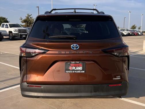 2023 Toyota Sienna LE