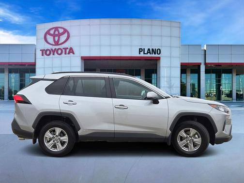 2022 Toyota RAV4 Hybrid LE