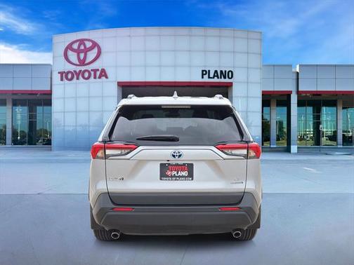 2022 Toyota RAV4 Hybrid LE