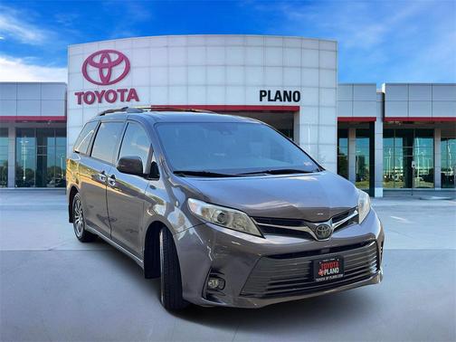 2018 Toyota Sienna XLE