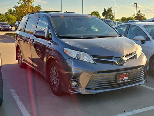 2018 Toyota Sienna XLE