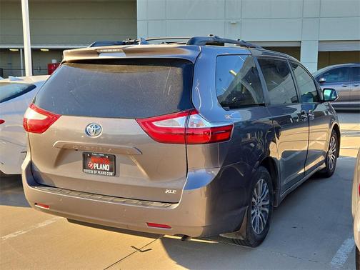 2018 Toyota Sienna XLE
