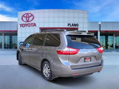 2018 Toyota Sienna XLE