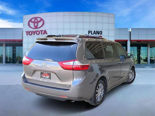 2018 Toyota Sienna XLE