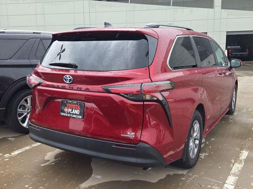 Ruby Flare Pearl 2022 Toyota Sienna LE