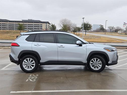 2023 Toyota Corolla Cross LE