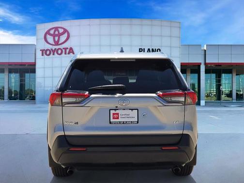 2022 Toyota RAV4 LE