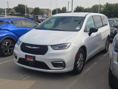 Bright White Clearcoat 2025 Chrysler Pacifica L