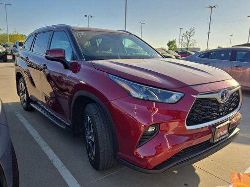 Ruby Flare Pearl 2024 Toyota Highlander Hybrid XLE