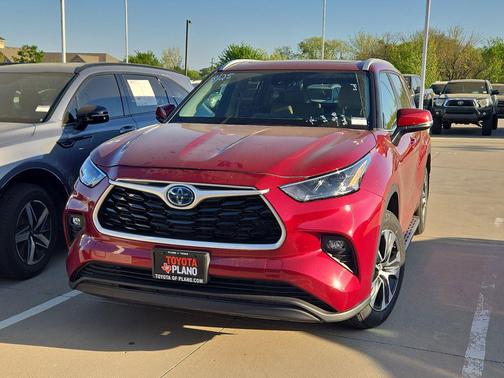Ruby Flare Pearl 2024 Toyota Highlander Hybrid XLE