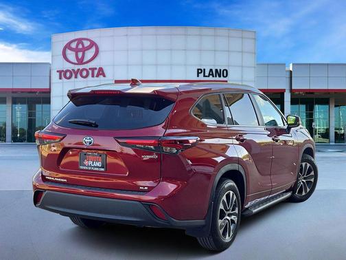Ruby Flare Pearl 2024 Toyota Highlander Hybrid XLE