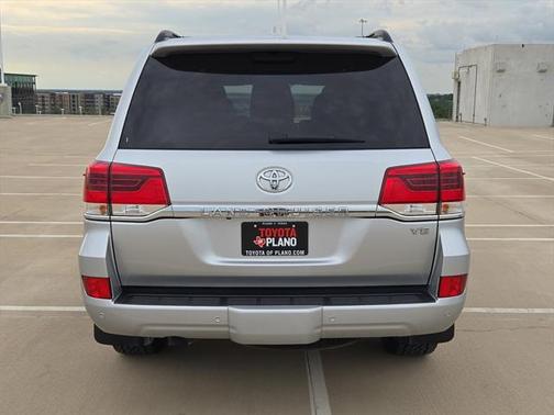 2017 Toyota Land Cruiser Base