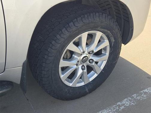2017 Toyota Land Cruiser Base