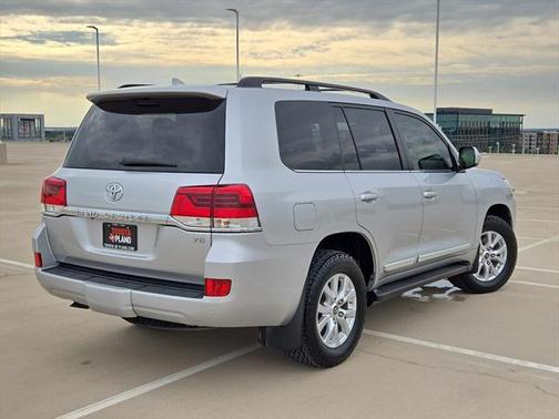 2017 Toyota Land Cruiser Base