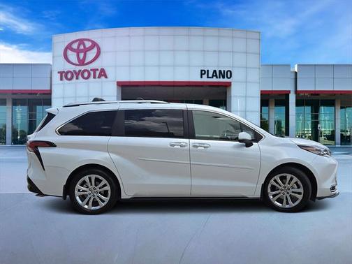2022 Toyota Sienna Platinum 7 Passenger