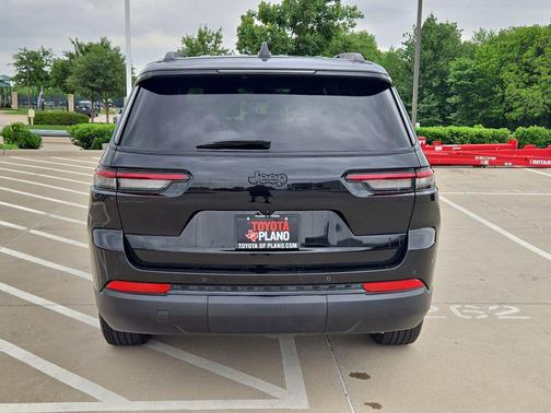 Diamond Black Crystal Pearlcoat 2025 Jeep Grand Cherokee L Altitude