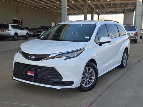 2022 Toyota Sienna LE