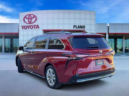 2024 Toyota Sienna Platinum 7 Passenger