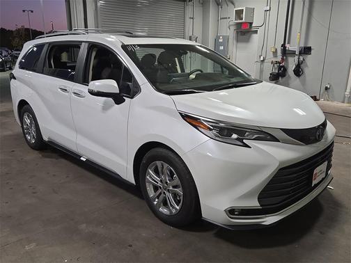 2023 Toyota Sienna Platinum 7 Passenger