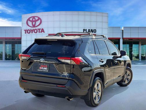 2024 Toyota RAV4 Hybrid XLE