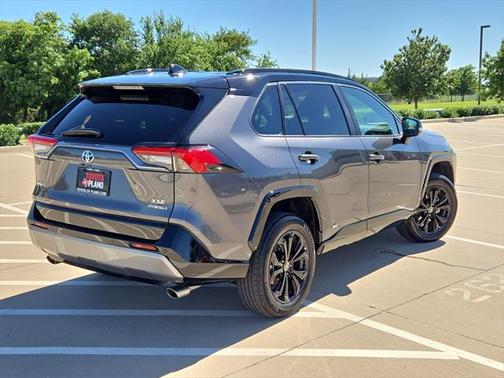 2023 Toyota RAV4 Hybrid SE