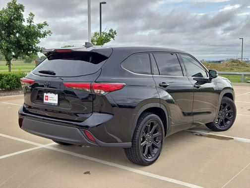 2022 Toyota Highlander L