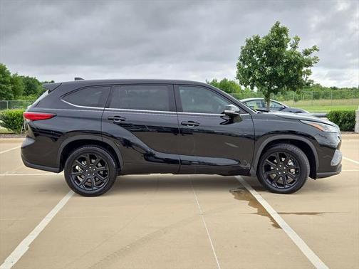 2022 Toyota Highlander L