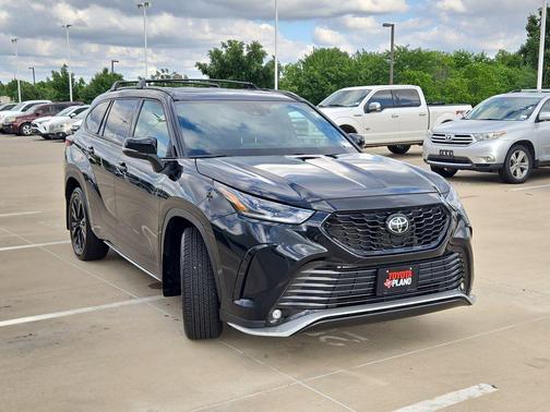Midnight Black Metallic 2024 Toyota Highlander XSE