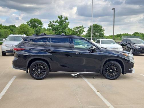 Midnight Black Metallic 2024 Toyota Highlander XSE