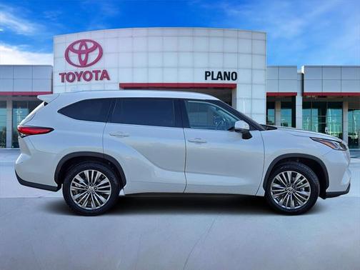 2022 Toyota Highlander Hybrid Platinum