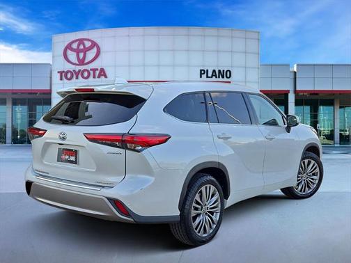 2022 Toyota Highlander Hybrid Platinum