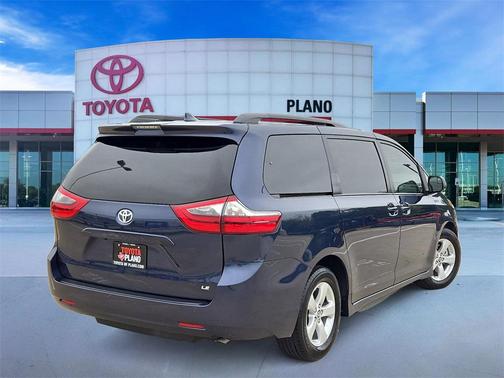 2020 Toyota Sienna LE