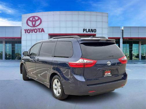 2020 Toyota Sienna LE