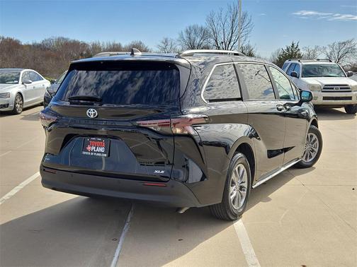 2025 Toyota Sienna XLE