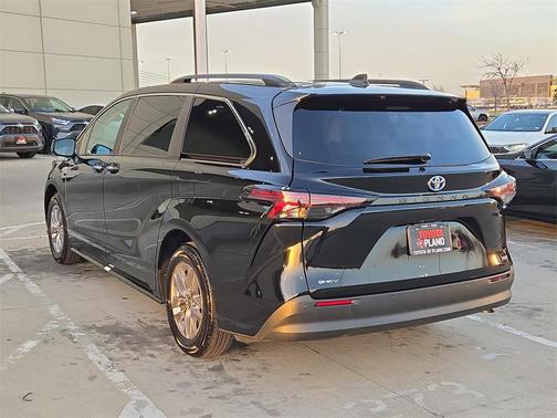 2025 Toyota Sienna XLE