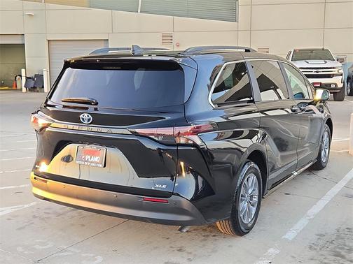 2025 Toyota Sienna XLE