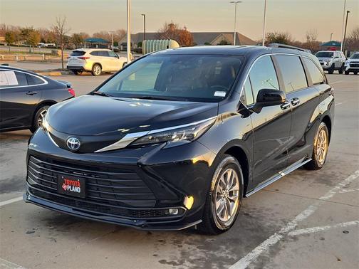 2025 Toyota Sienna XLE