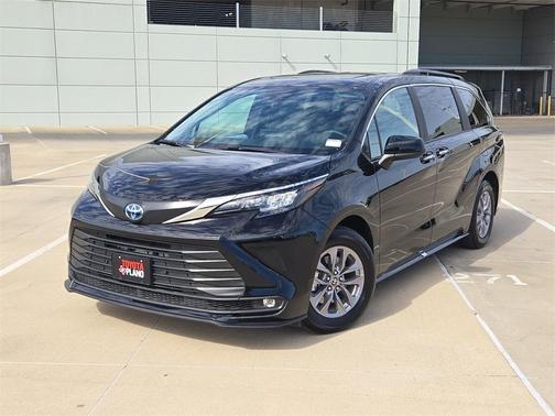 2025 Toyota Sienna XLE