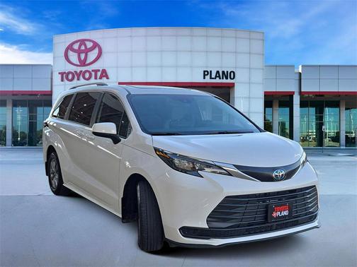 2025 Toyota Sienna LE