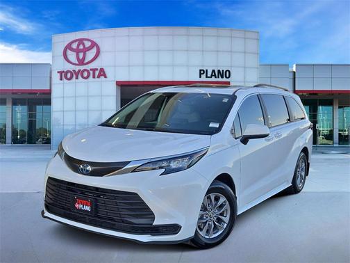 2025 Toyota Sienna LE