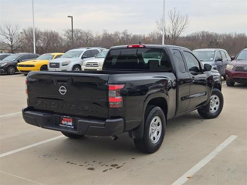 2022 Nissan Frontier S