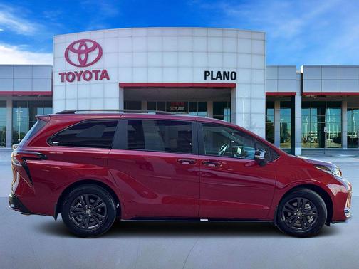 2025 Toyota Sienna XSE 7 Passenger