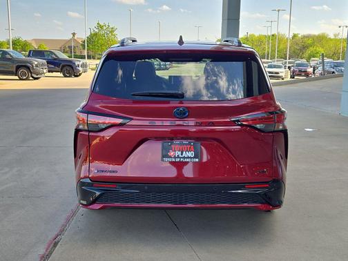 2025 Toyota Sienna XSE 7 Passenger