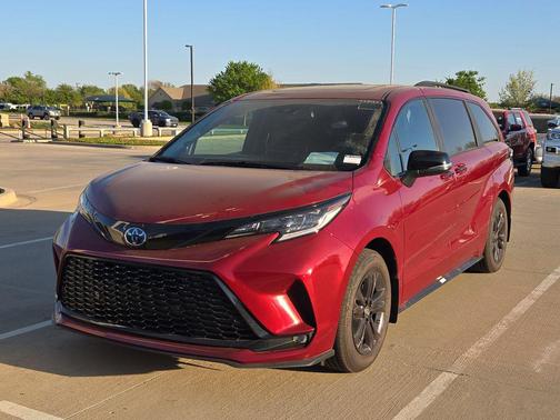 2025 Toyota Sienna XSE 7 Passenger